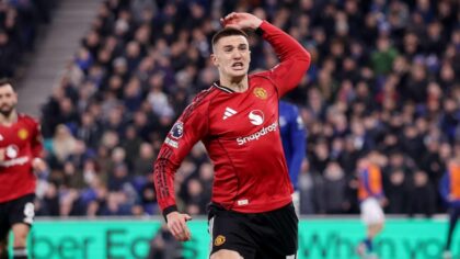 Sesko nổ súng ở C1, gửi chiến thư trước derby Manchester